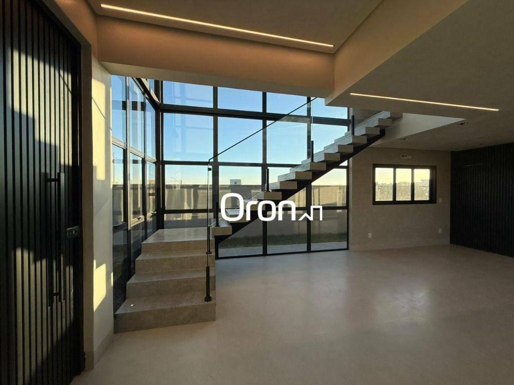 Sobrado com 3 dormitórios à venda, 185 m² por R$ 1.290.000,00 - Bairro Jardins Parma - Senador Canedo/GO