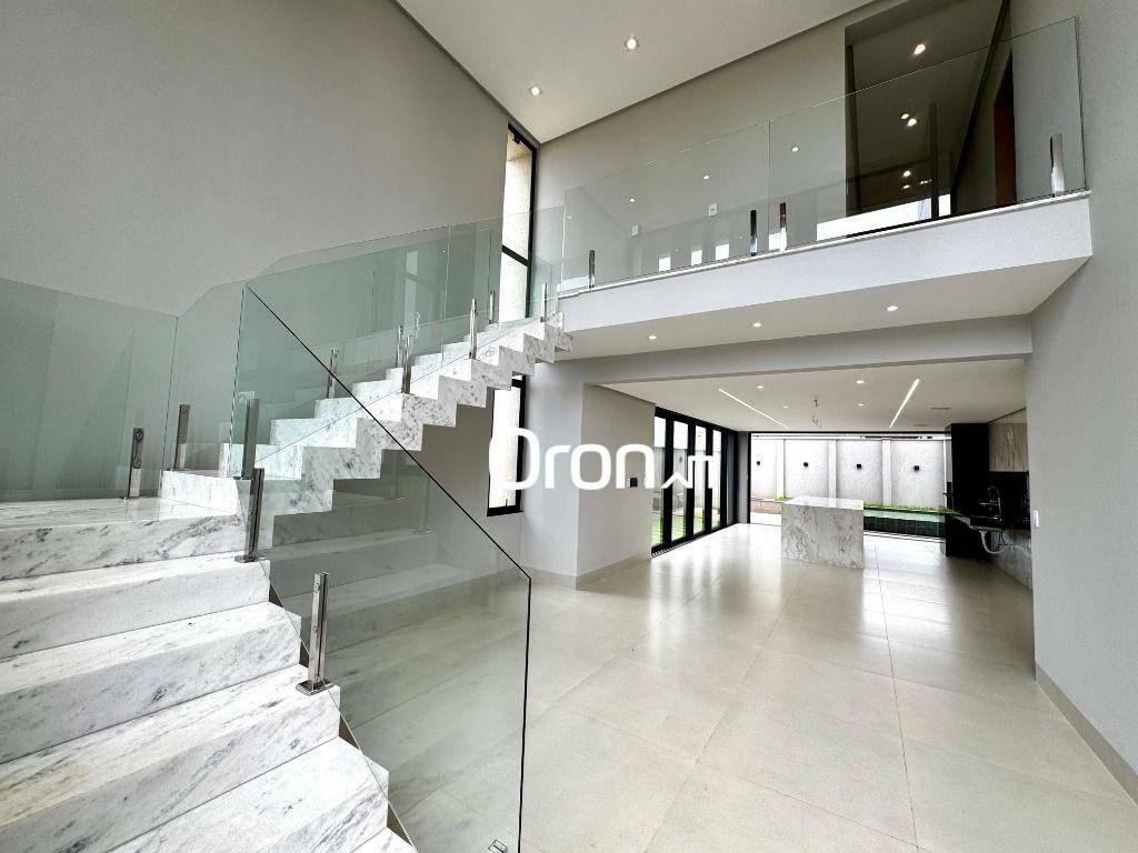 Sobrado à venda, 256 m² por R$ 1.990.000,00 - Jardins Capri - Senador Canedo/GO