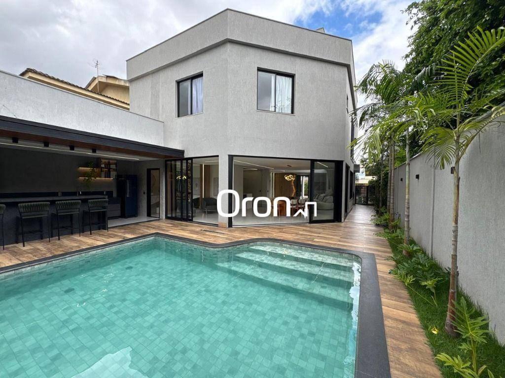 Sobrado mobiliado com 3 dormitórios à venda, 286 m² por R$ 3.650.000 - Jardins Madri - Goiânia/GO